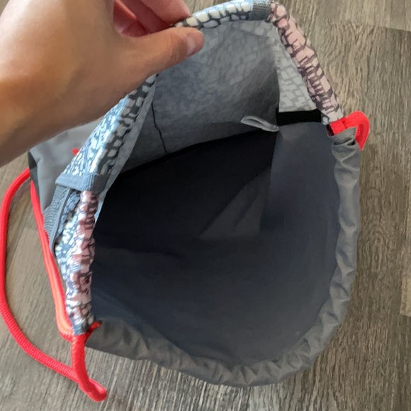 Adidas 3 Stripe Neon Pink/Gray/Silver String Backpack - Picture 5 of 5